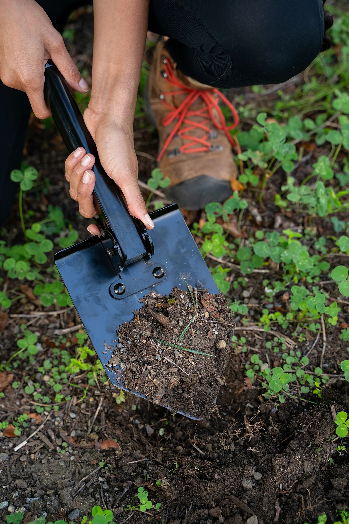 Folding Shovel with Saw - Image 4